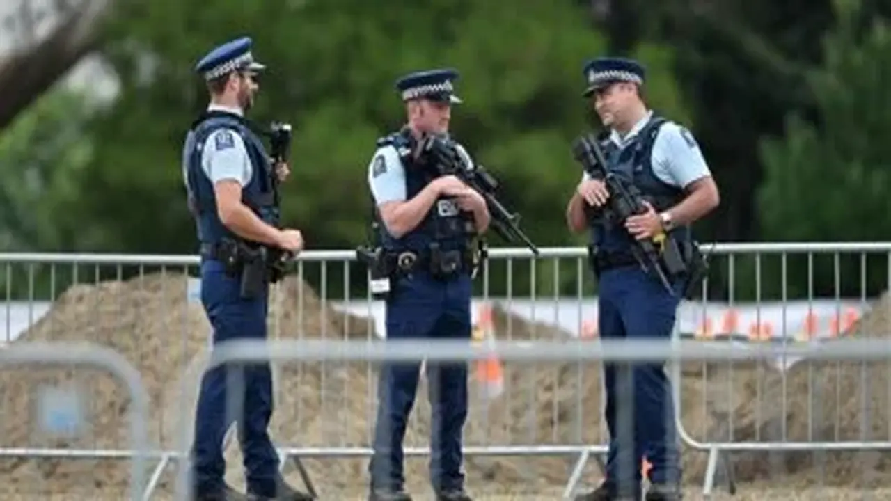 الشرطة الأسترالية تعترض سيارتين مرتبطتين بعمل عنيف لضمان السلامة العامة